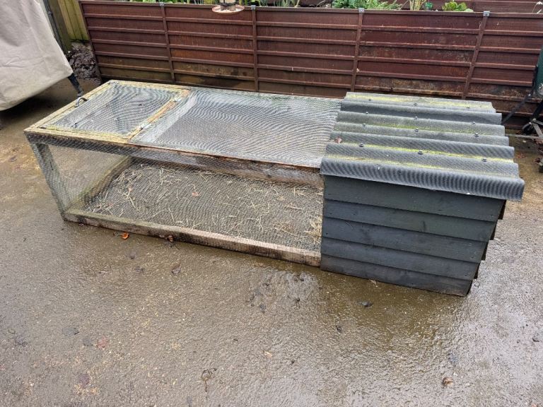Rabbit hutch