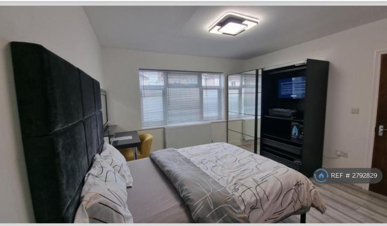 1 bedroom in Kings Road, St Albans, AL2 (#2792829)