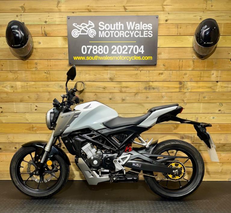 Honda CB125r / 2019 model / only 8602 miles 