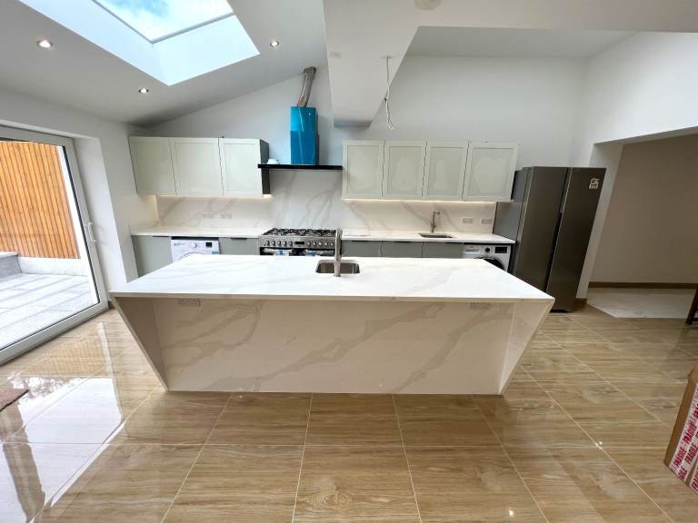 Out class spacious 5 bedrooms semi-detached house in Bakingside, Ilford --Company let allowed