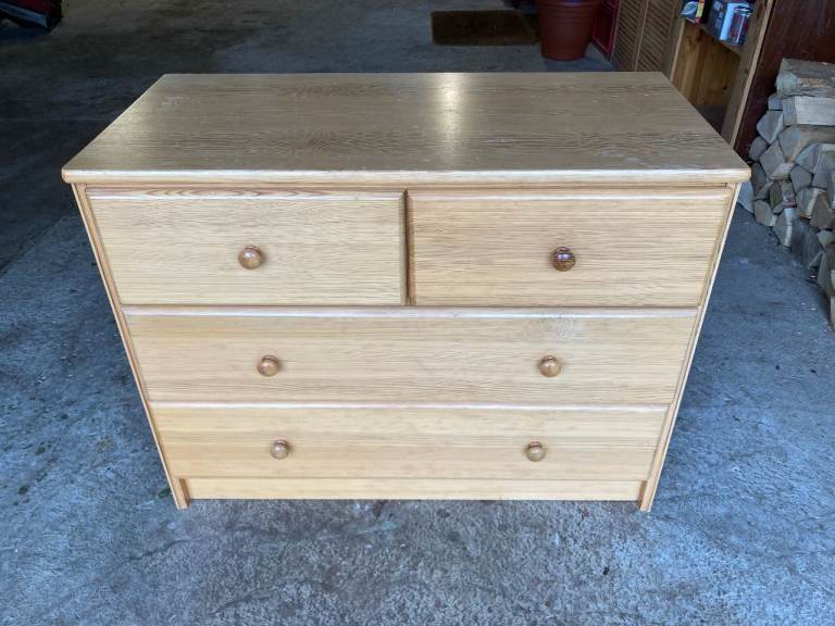 Pine chest of drawers