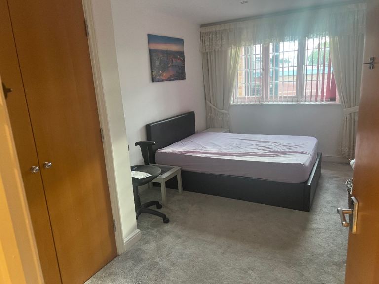 GRAVESEND, Kent* Near Community Hospital*Big Double Room