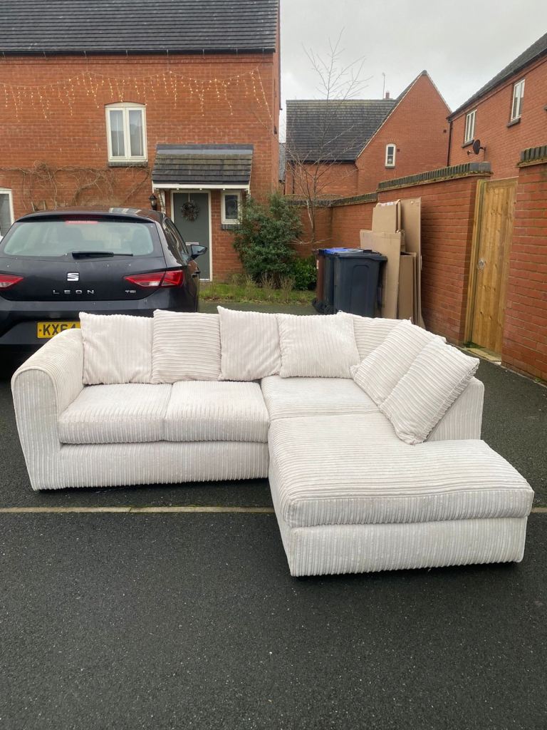 Corner sofa in excellent condition 