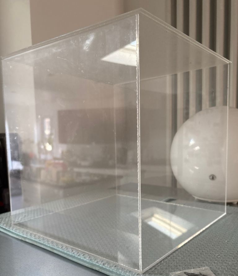 Acrylic Display Cuba Perspex