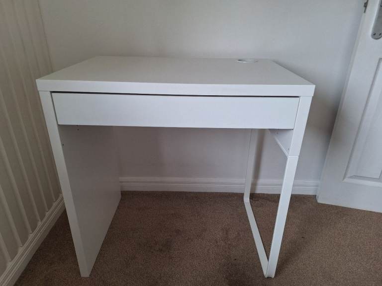 White wooden dressing table