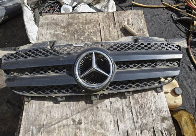 Mercedes Sprinter Front Grille Available, BREAKING PARTS  Centre Piece A90688003 W906 BLACK 2013 