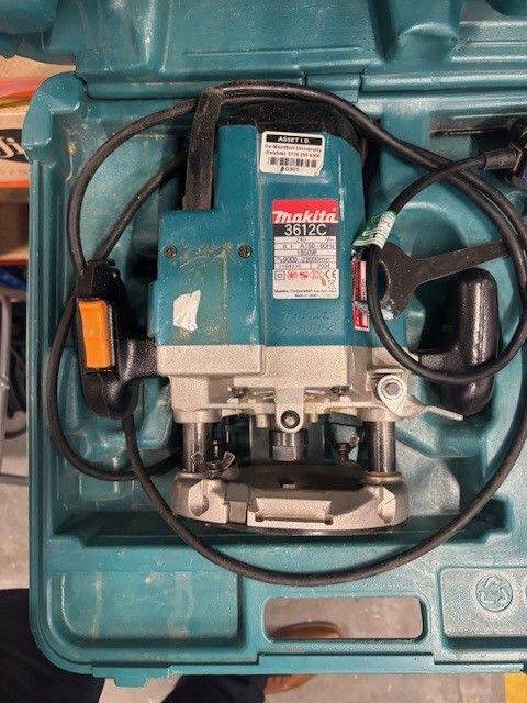 Makita router 3612c