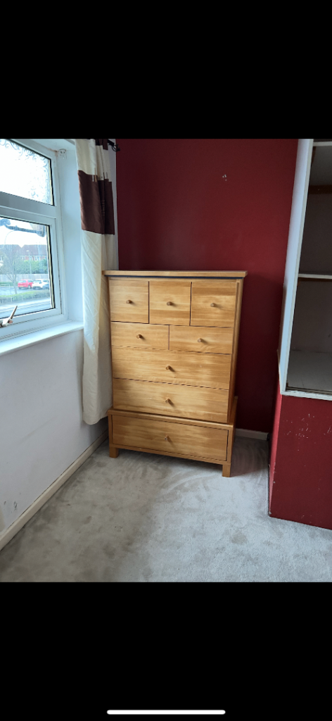 Modern chest of draws 