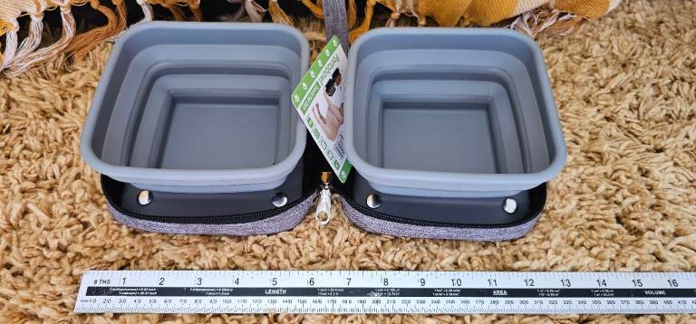 Petique Portabowl Travel Dish for dogs and cats. Brand new un used. Uses FDA approved