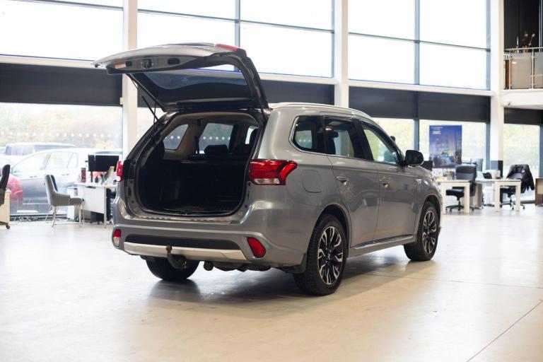 2017 Mitsubishi Outlander 2.0h 12kWh 4h SUV 5dr Petrol Plug-in Hybrid CVT 4WD Euro 6 (s/s) (200 p...