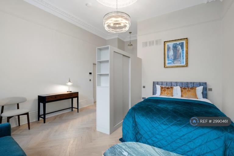 Studio flat in Queen's Gate, London, SW7 (#2990461)