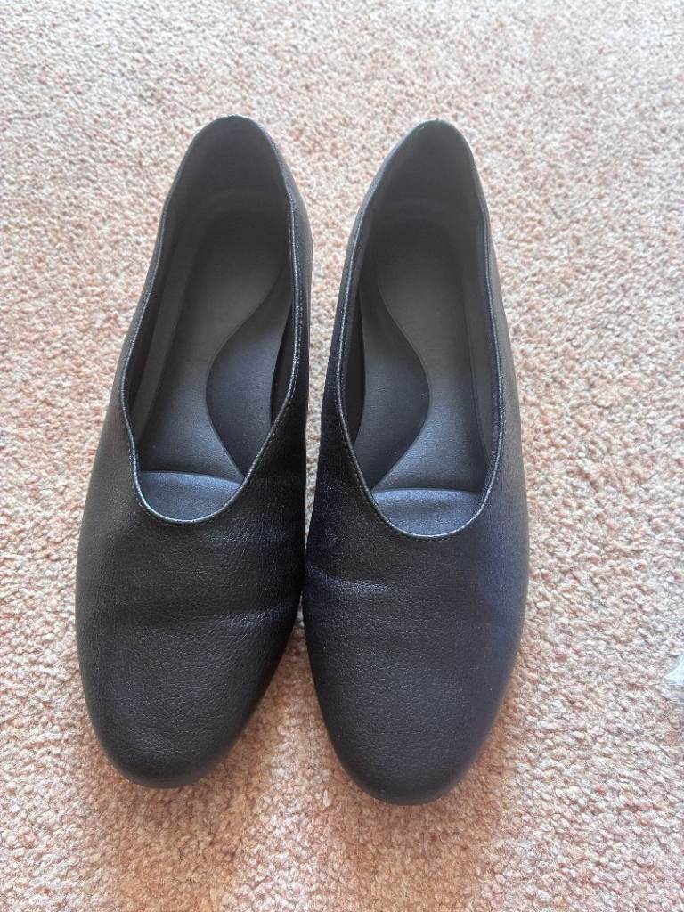 Black Ladies Flats shoes – Good Condition
