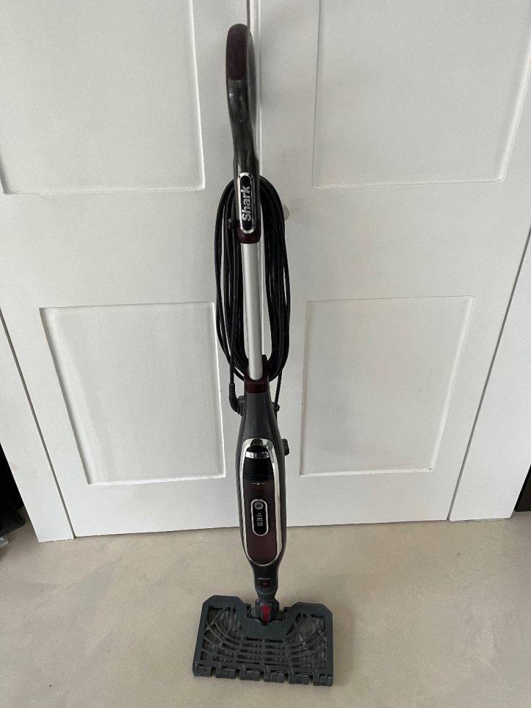 Shark Steam Pocket electric mop cleaner and pads