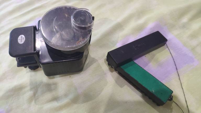 Automatic Fish Feeder and magnetic cleaning brush for Aquariums 