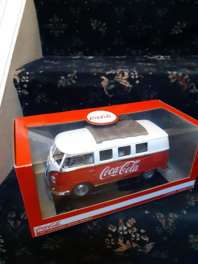 NEW still in box 1/18 scale VW samba bus 