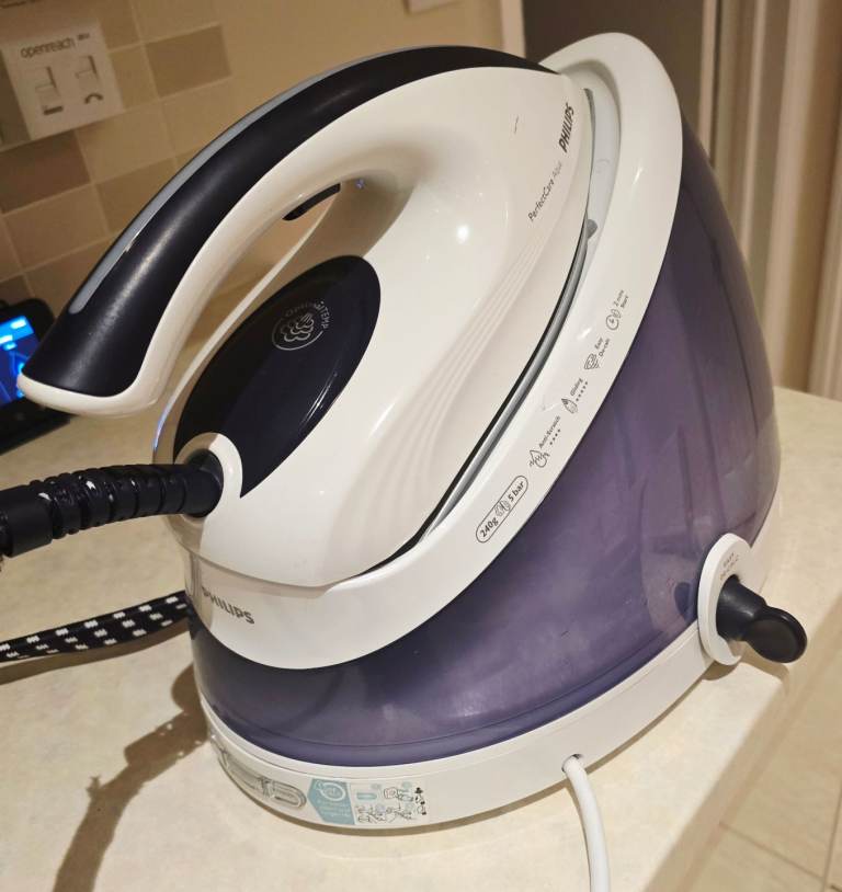 Philips Perfectcare GC8616/3 Steam Generator Iron