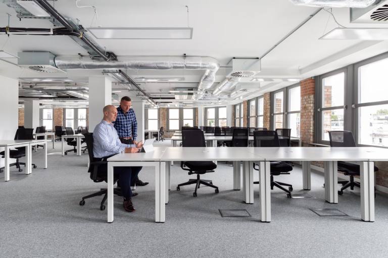 London - EC1M 3JU \ Office Space for Rent - 4 Workstations