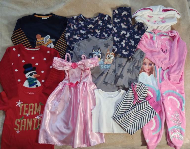 Girls bundle of clothes 4-5years old