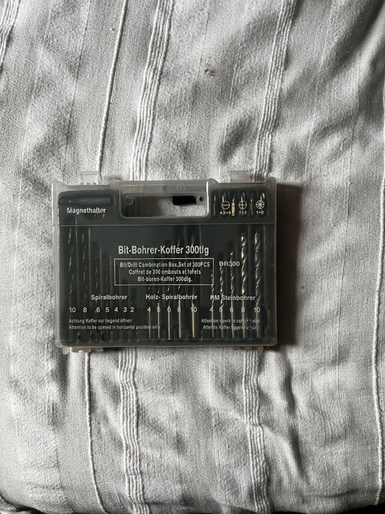 300pce drill bit / wall plug set 