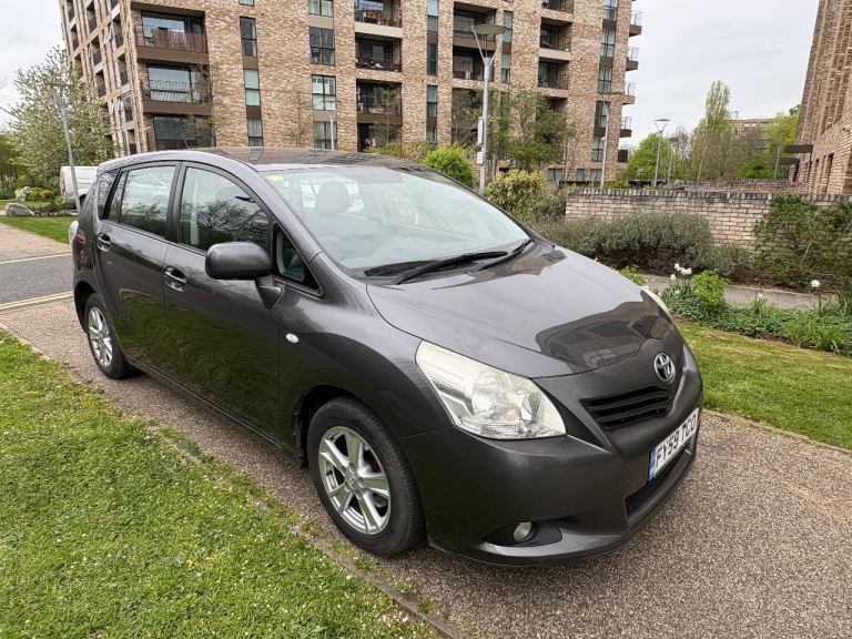7 seater toyota verso automatic 1.8 automatic petrol,pan roof,full service history,2 owners,motm