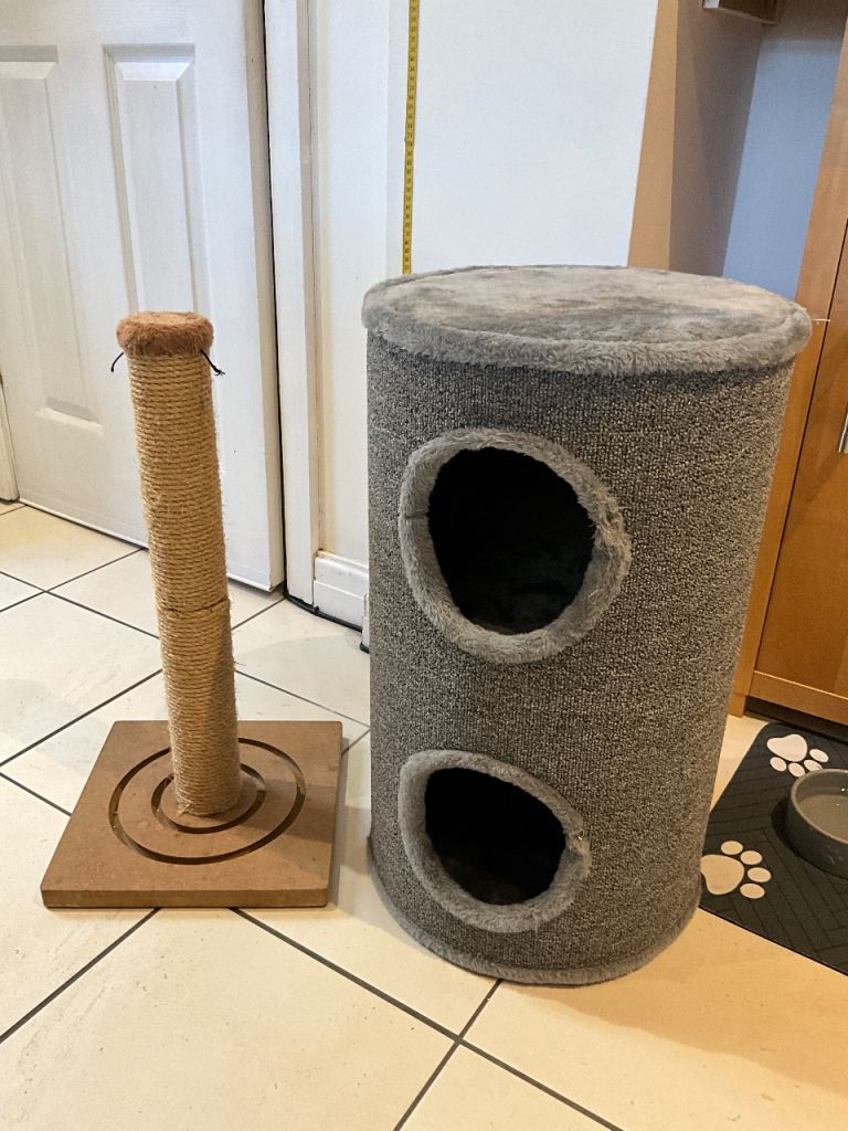 Cat tower and scratching post