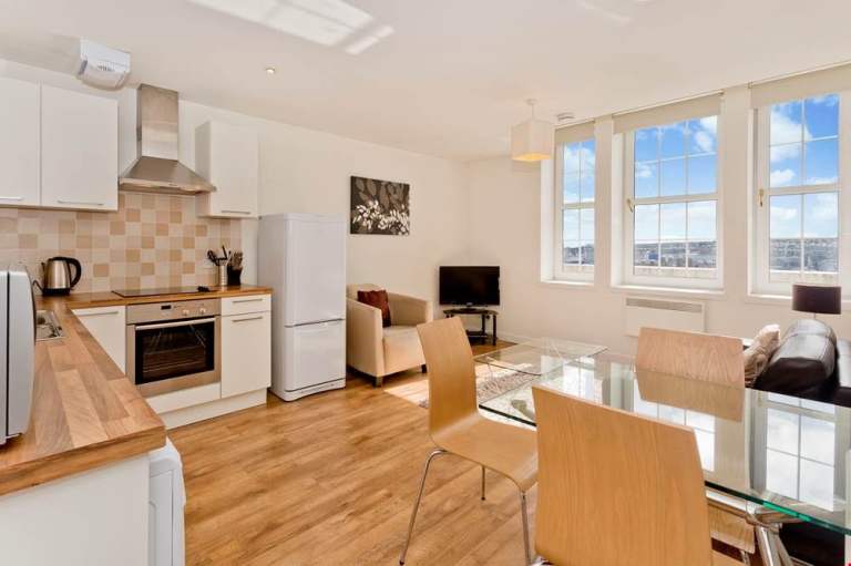 Two Bedrooms Flat, Panoramic views Fraser House, Union St. and 9 Market St. 