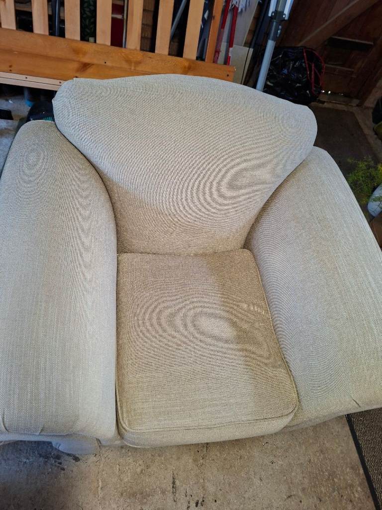 2 Lounge chairs