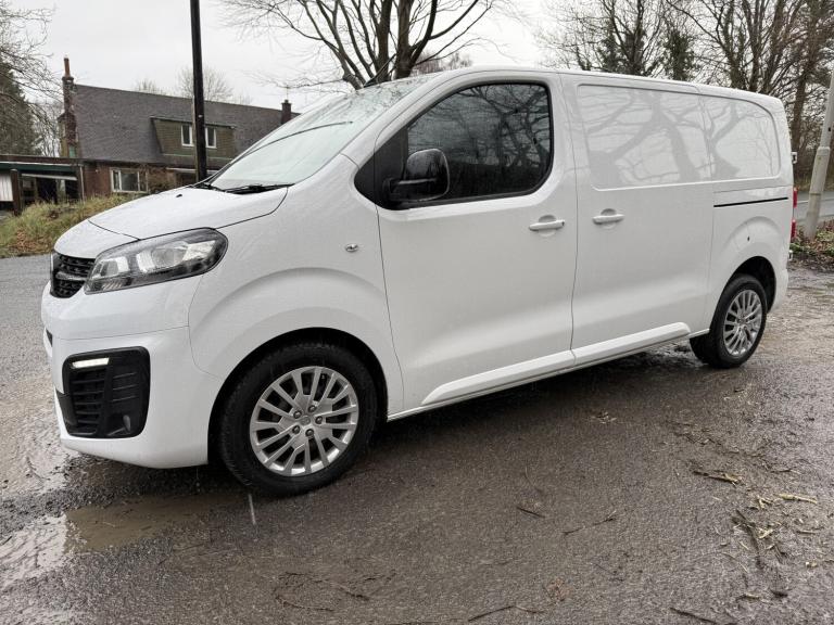 VAUXHALL VIVARO 2900 PRIME VAN, L1 H1, 100ps, 6 DOOR, EURO 6, WHITE.