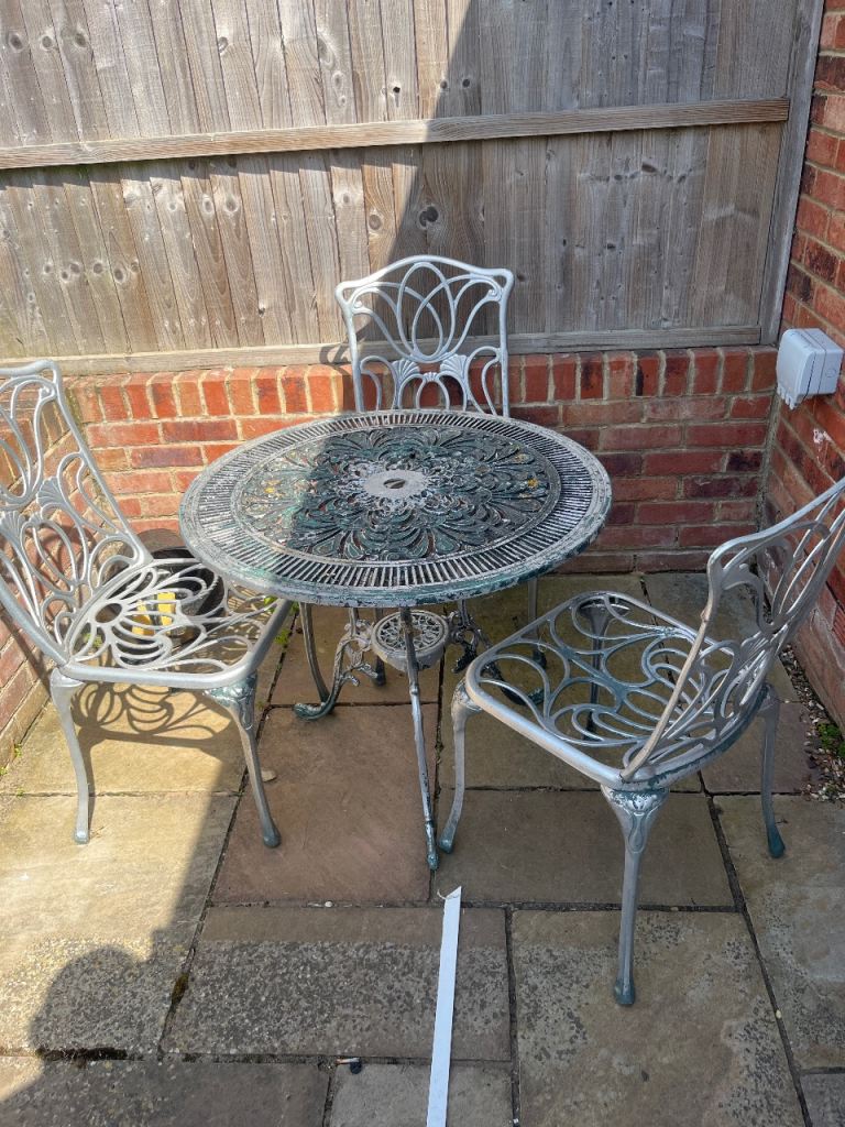 Metal bistro set 