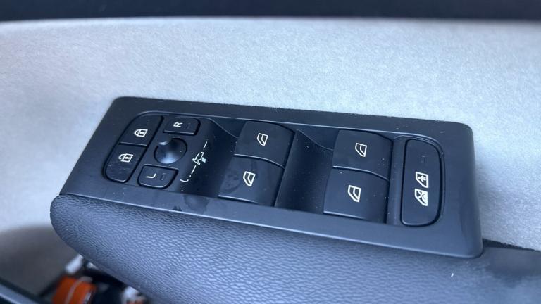 2025 Volvo XC40 2.0 B4P Ultra Dark 5dr Auto Petrol Estate Estate Petrol Automatic