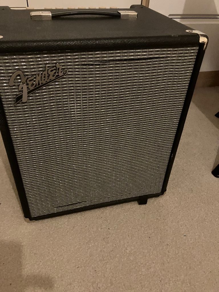 Fender Rumble 100 bass amp