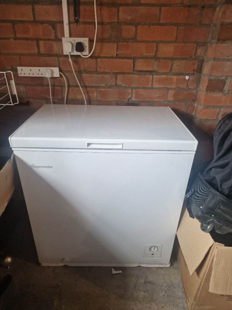Bush Chest Freezer – White, Good Working Order