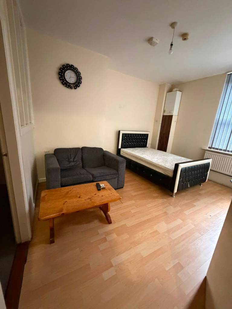 1 bedroom flat available 