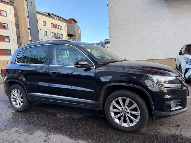 Volkswagen Tiguan blue TECH SE 4MOTION 2.0 TDI automatic auto 4x4 (unlike BMW X3 or Audi Q3)