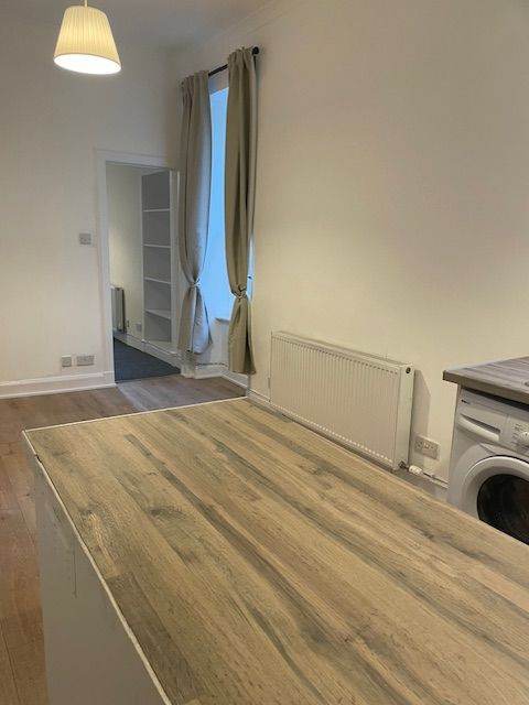 UNFURNISHED ONE BEDROOM FLAT
