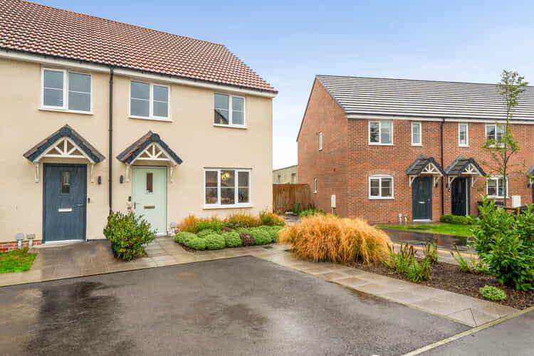 Beautiful 3 bed shared ownership available in Cheddar. 