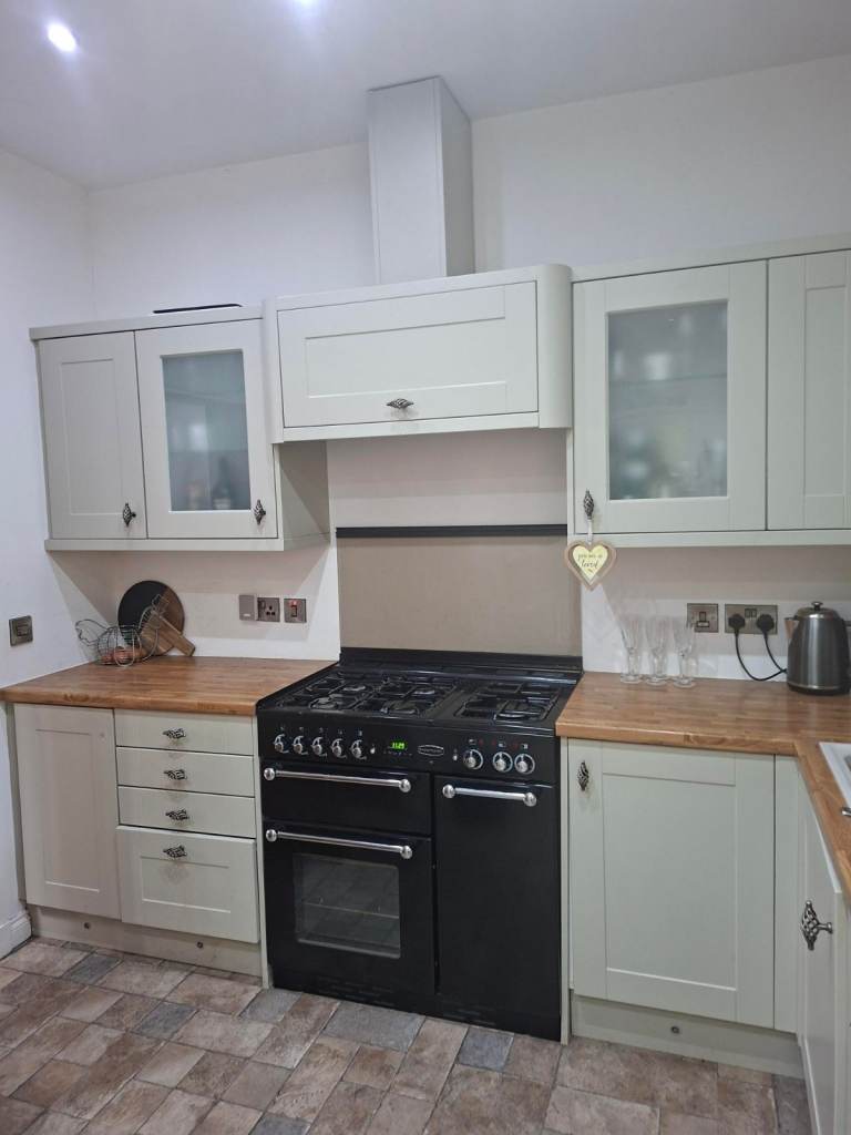 Magnet Kitchen for Sale – 21 Units – £900 (Open to Sensible Offers)