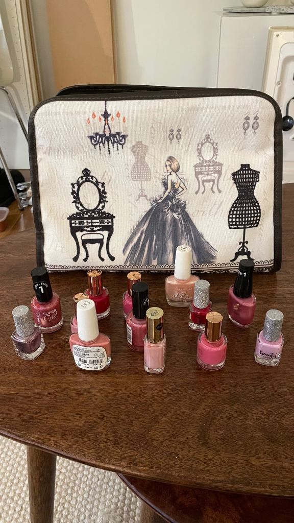 Nail varnish and bag