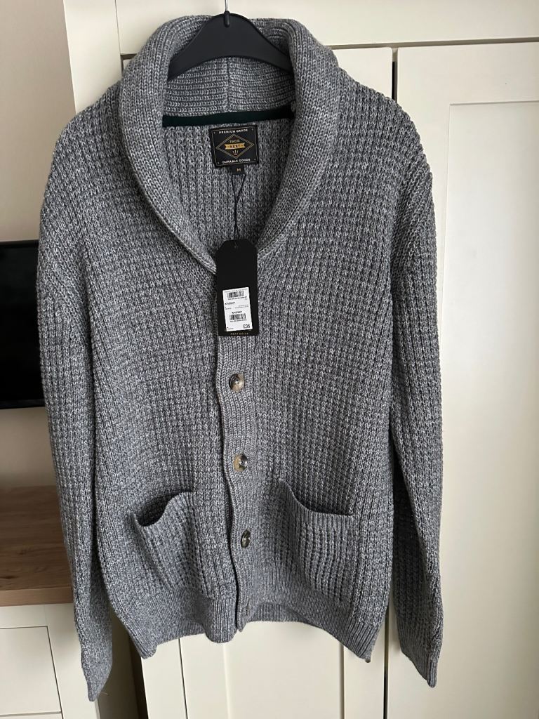 BNWT Men’s grey cardigan Size M
