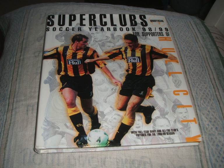 Superclubs Year Book  -Hull City 1998/99