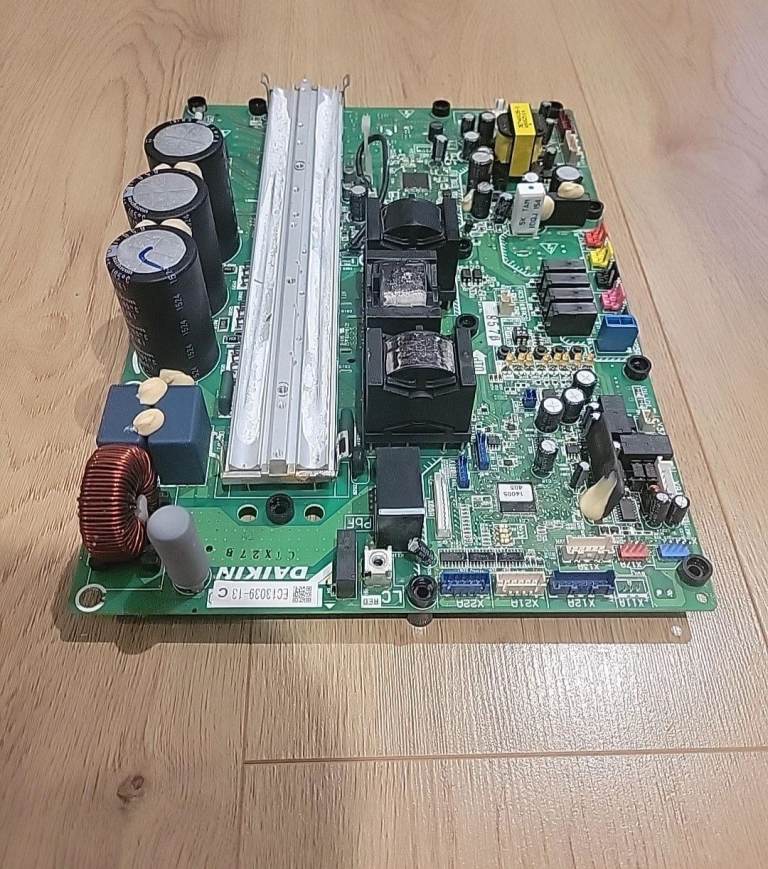 Daikin 5038517 EPRA18DAV3 Main PCB Inverter