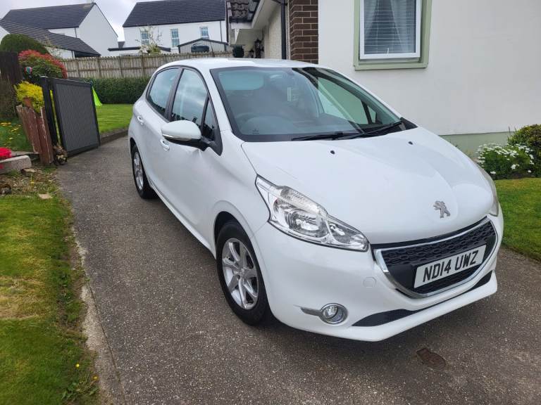 2014 PEUGEOT 208 1.4 DIESEL MOT 9 MAY 2027 £20 TAX PER YEAR 