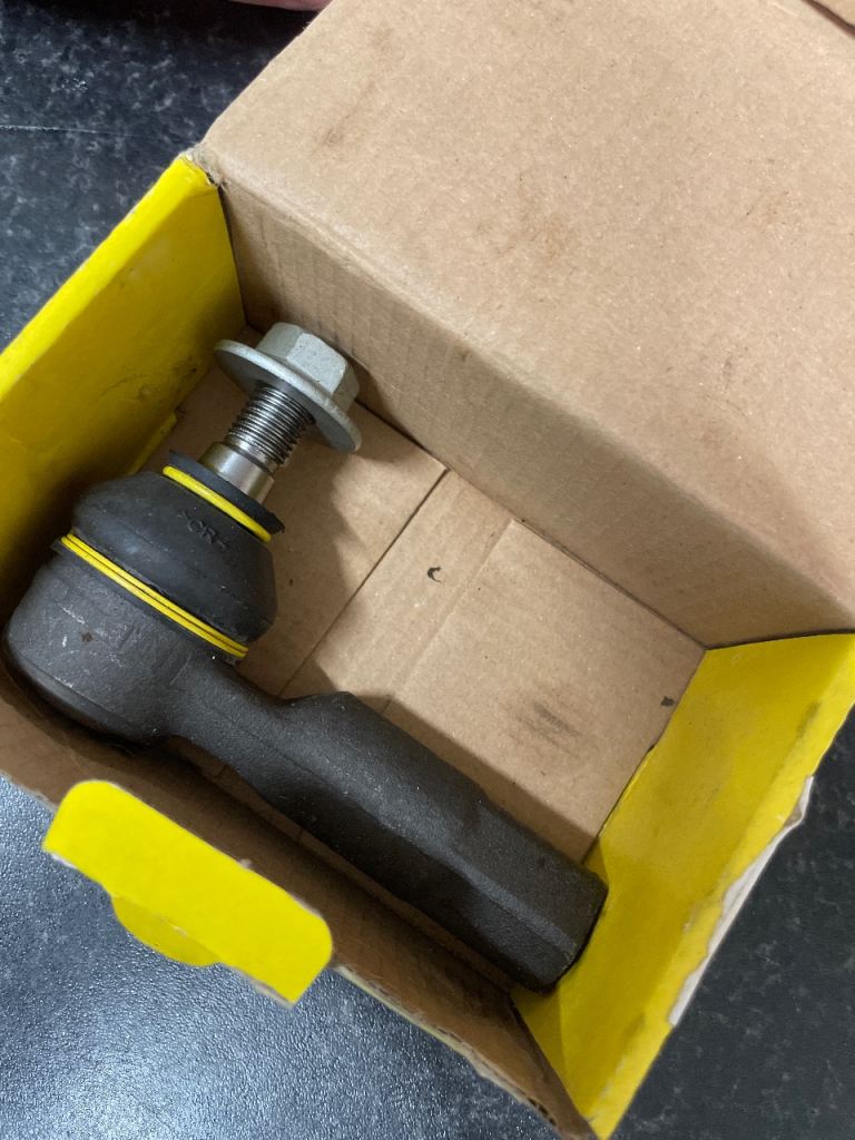 Octavia RH outer track rod.