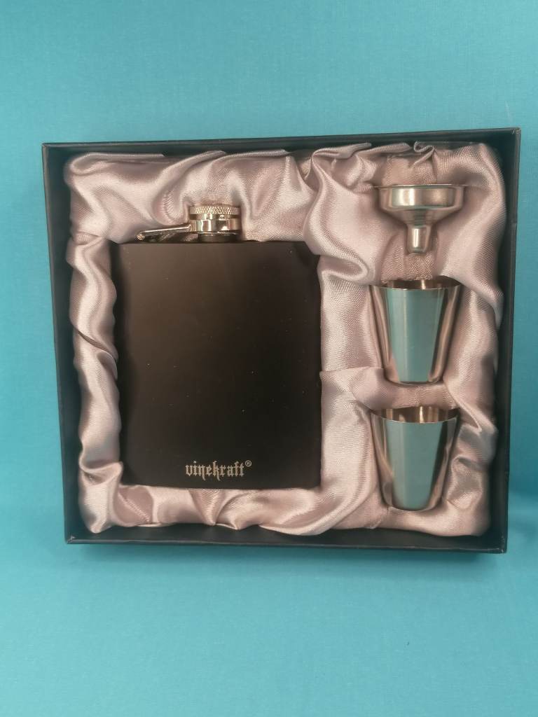 Brand new VINEKRAFT Hipp FLASK Gift Set. Measurements on my add.