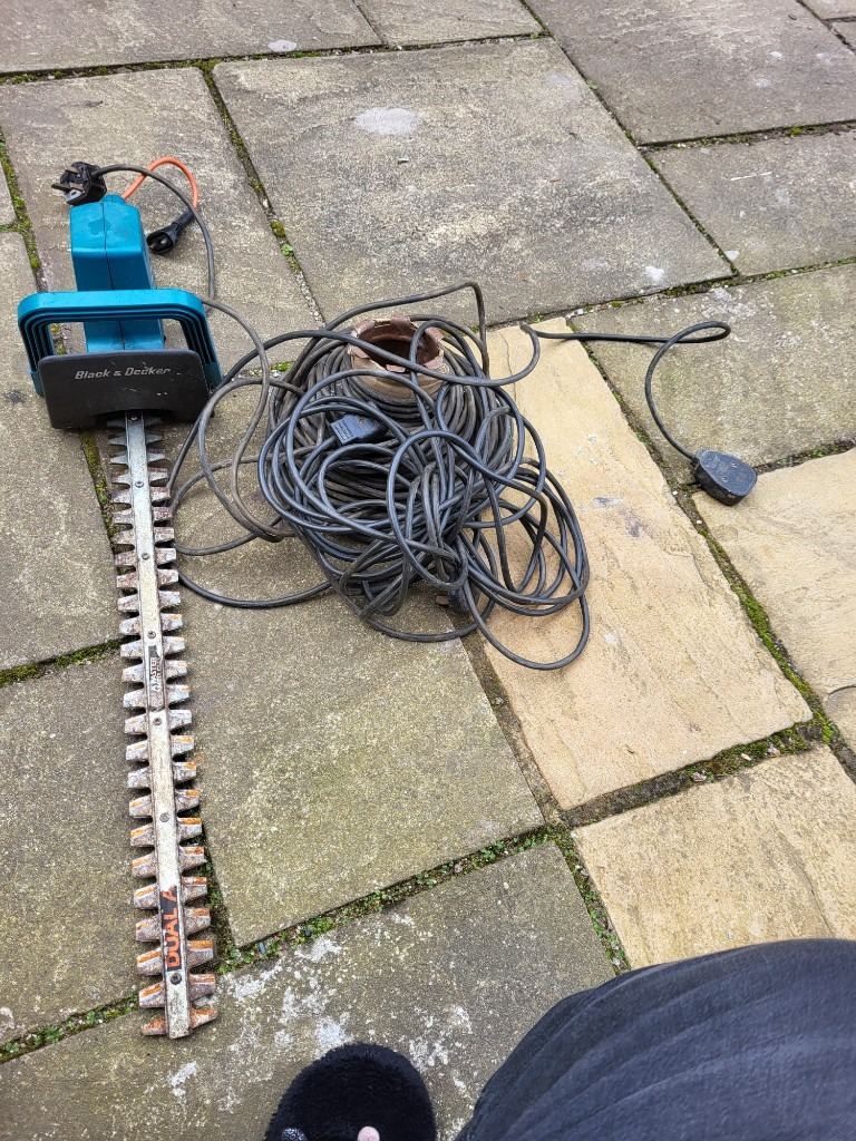 Hedge cutter