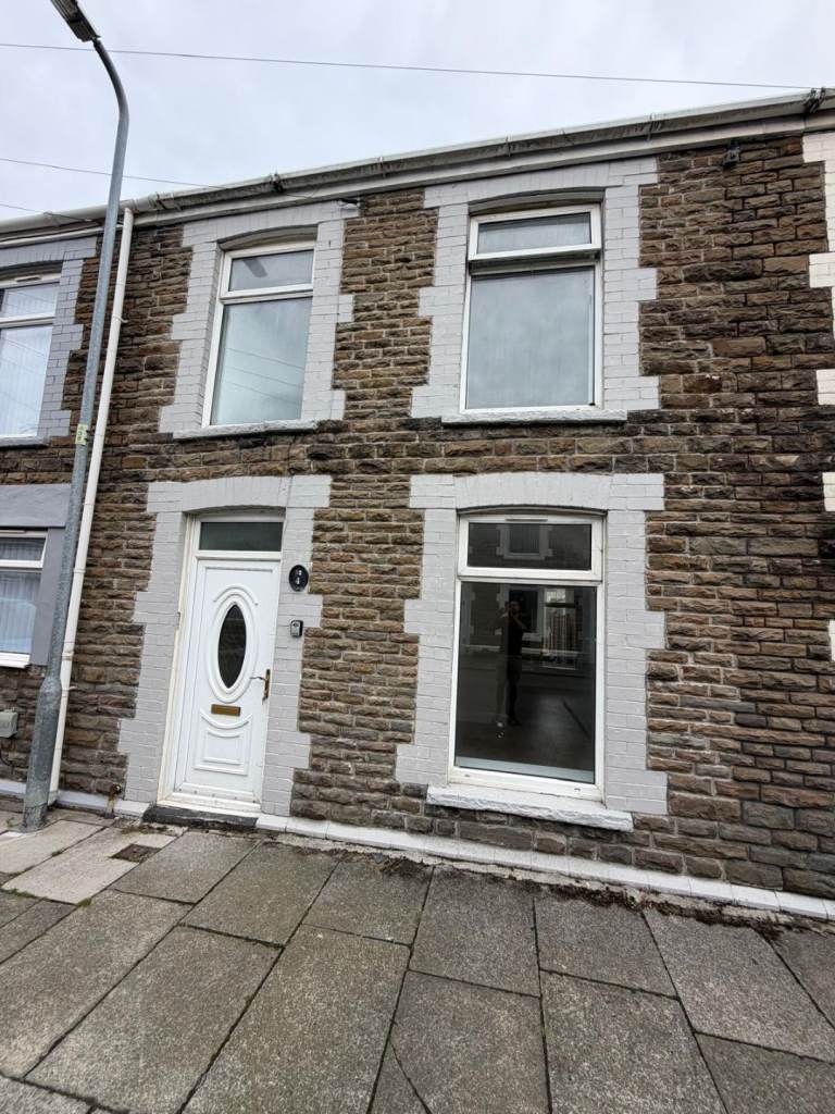 3 bed property for rent neath