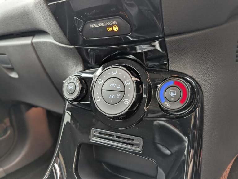 2017 Ford Fiesta 1.25 Zetec Hatchback 5dr Petrol Manual Euro 6 (82 ps) AIR/CON + TINTED GLAS HATC...