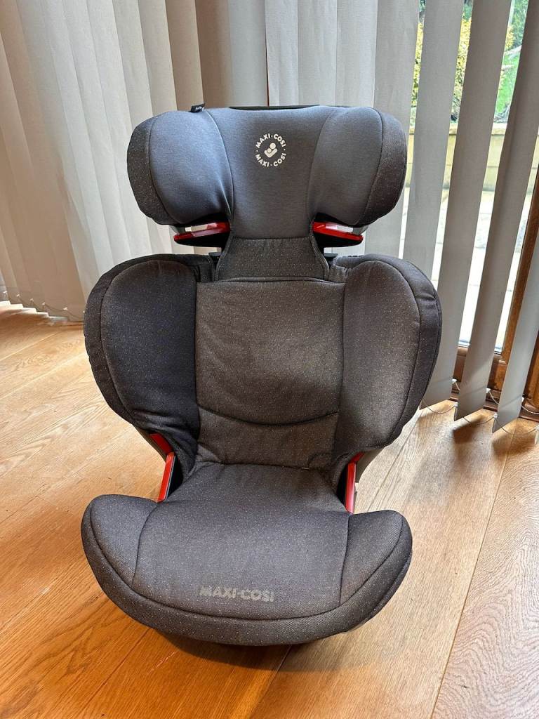 Maxi-Cosi RodiFix Car Seat – Excellent Condition – ISOFIX – Includes Seat Protector