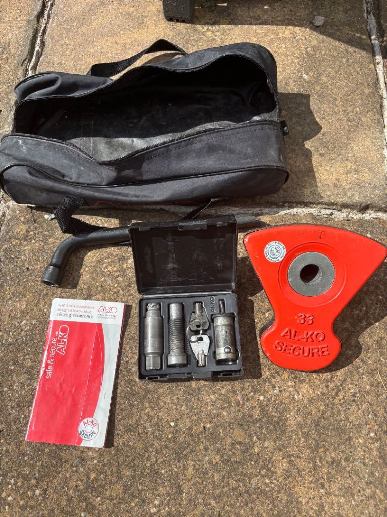 AL-KO Secure Wheel Lock No. 33 – Complete Kit with Lozenge, Keys & Bag
