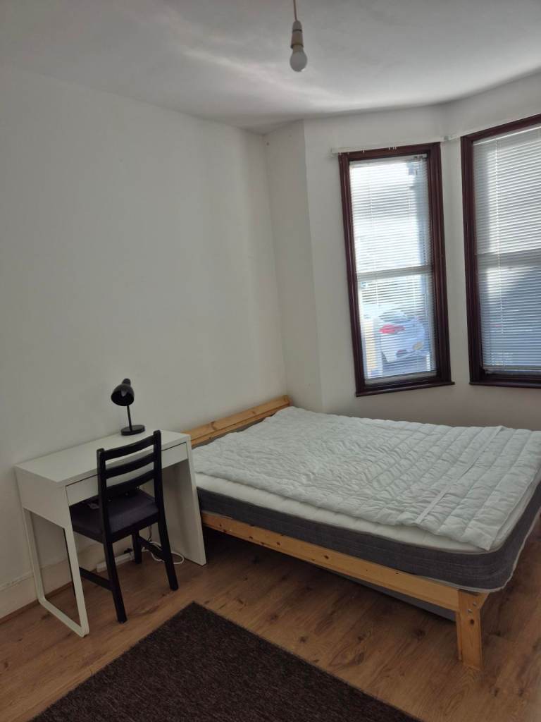 Double Room - Quiet Male in gay house £820pcm